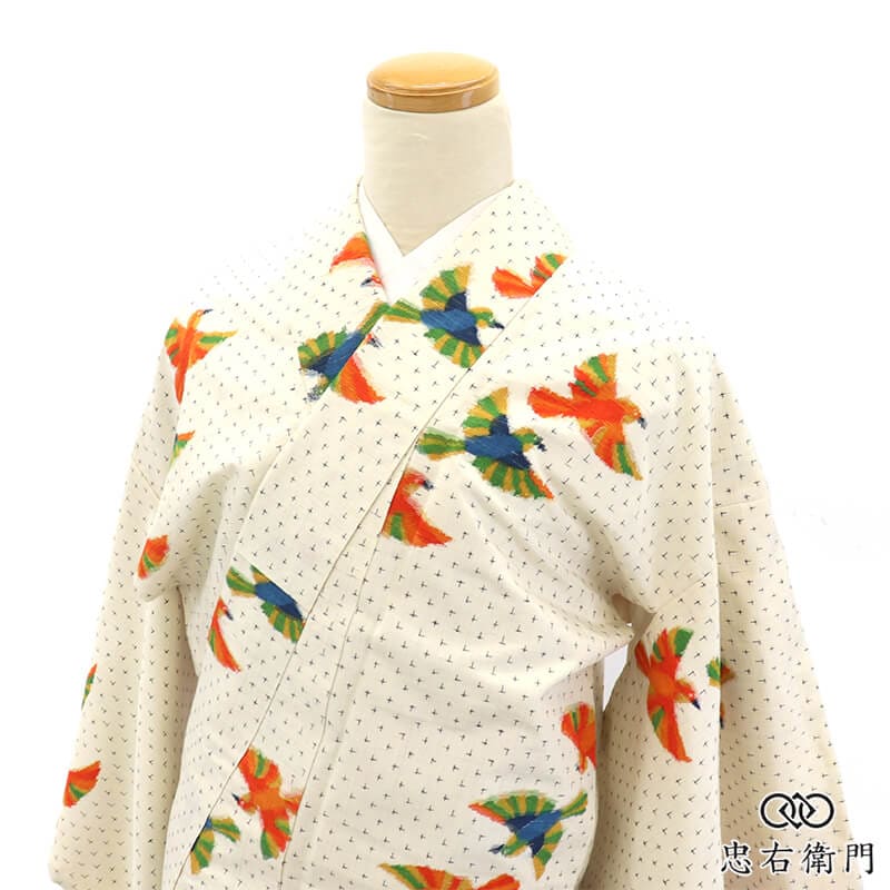 紬 着物 レディース 袷 正絹 白 鳥 かわいい 動物柄 身丈162cm 裄丈64.5cm 街歩き お出かけ ランチ Mサイズ相当 リサイクル着物 リユース着物 中古着物 即日発送 【中古】