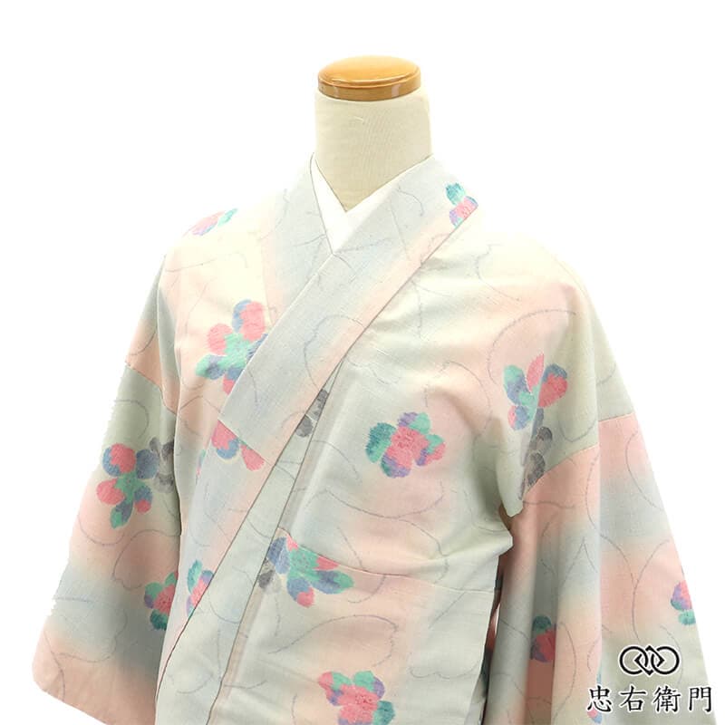紬 着物 レディース 袷 正絹 白 ピンク 花柄 抽象柄 おしゃれ 身丈162.5cm 裄丈66cm 街歩き お出かけ ランチ Mサイズ相当 リサイクル着物 リユース着物 中古着物 即日発送 【中古】