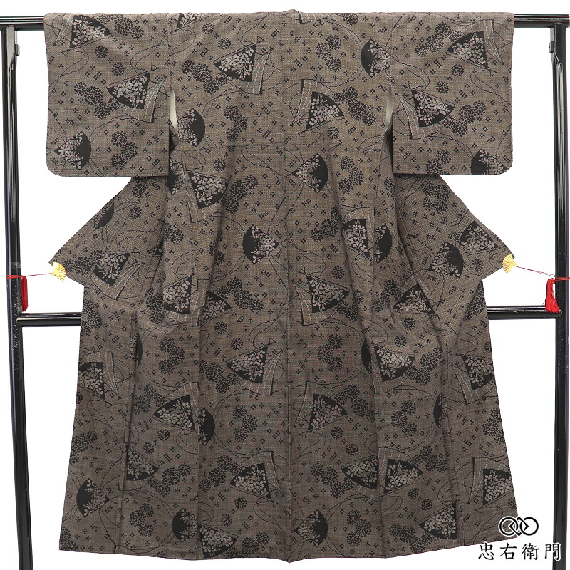 大島紬 レディース 袷 正絹 こげ茶 扇文 上品 身丈150cm 裄丈62cm お出かけ 同窓会 普段着 小柄 Sサイズ相当 リサイクル着物 リユース着物 中古着物 送料無料 即日発送 【中古】