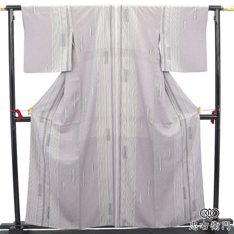 小紋 着物 レディース 袷 正絹 薄灰 縞 モダン 身丈163.5cm 裄丈66cm お稽古 街歩き ランチ お出かけ M~Lサイズ相当 リサイクル着物 リユース着物 中古着物 送料無料 即日発送 【中古】