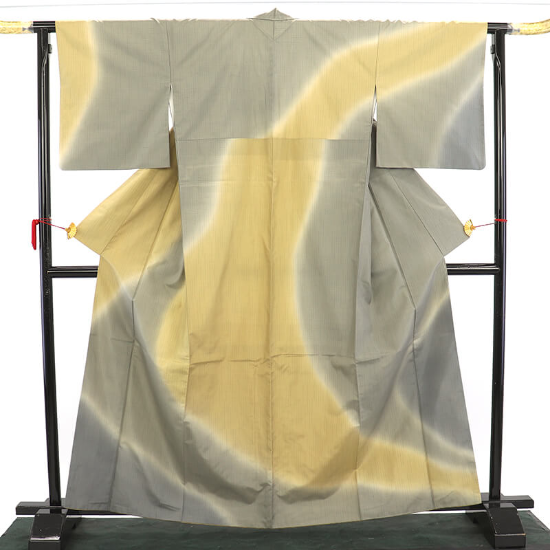 【中古】 紬付下げ 紬着物 付下げ 付け下げ レディース 正絹 灰 芥子 色ぼかし 身丈166cm 裄丈68.5cm 仕立て上がり着物 カジュアル お出掛け パーティ リユース着物 リサイクル着物 送料無料 10時までのご注文で即日発送