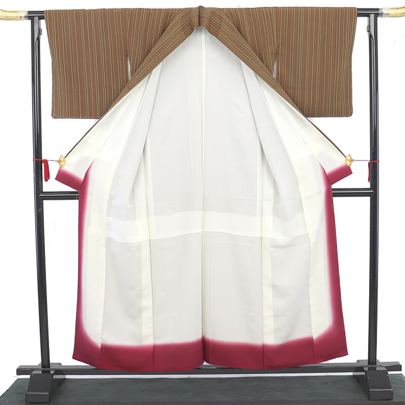 【中古】 小紋 小紋着物 中古着物 レディース 正絹 茶色 縞 身丈159cm 裄丈66cm 仕立て上がり着物 リユース着物 リサイクル着物 10時までのご注文で即日発送