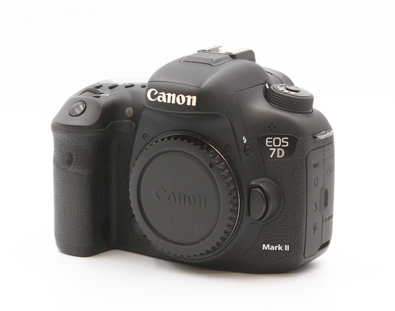 EOS 7D Mark II ボディ