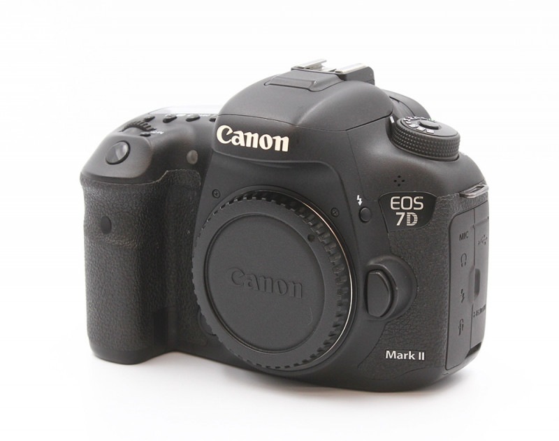 EOS 7D Mark II ボディ