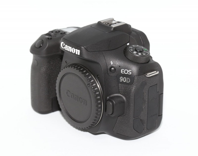 EOS 90D