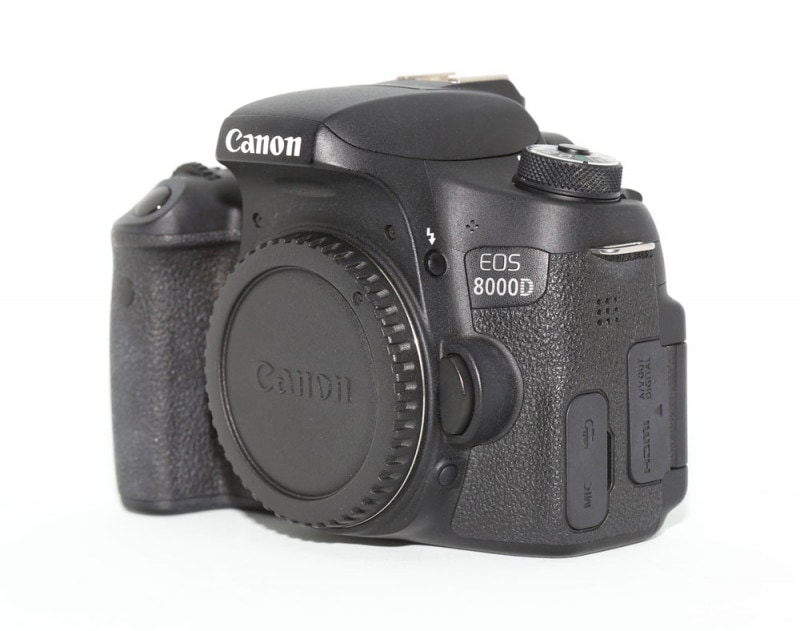 EOS 8000D
