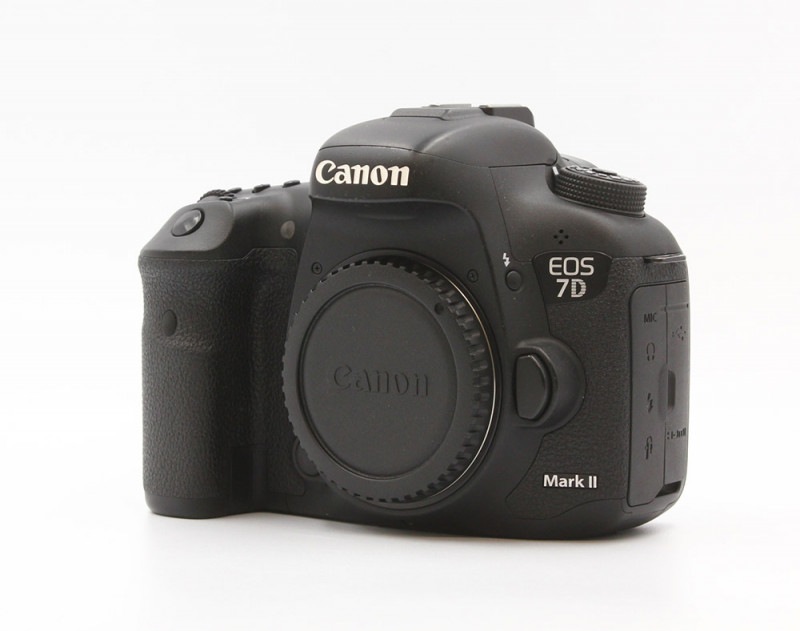 EOS 7D Mark II ボディ
