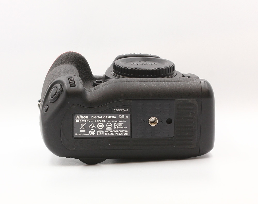 【動作好調】 Nikon ニコン D5 XQD ボディ デジタル一眼カメラ D5 XQD-Type ボディ 中古価格比較 - 価格.com