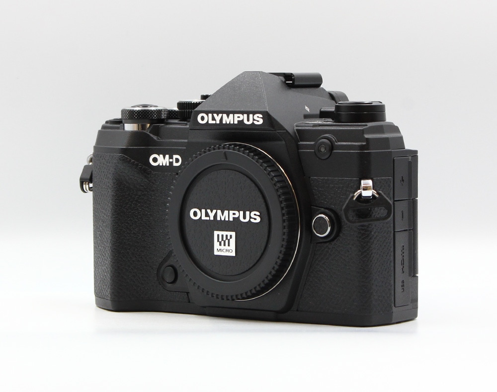 美品】OLYMPUS OM-D E-M5 Mark 熱っぽく II オリンパス ミラーレス一眼  
