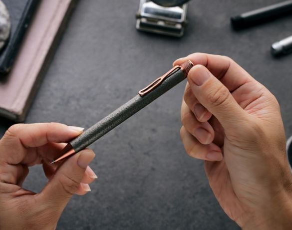 【店舗限定商品】 サクラクレパス クラフトラボ 010 ゲルインキボールペン LGB12005 ハンマートーンシルバー  ハンマートーングレー  ハンマートーンチャコール