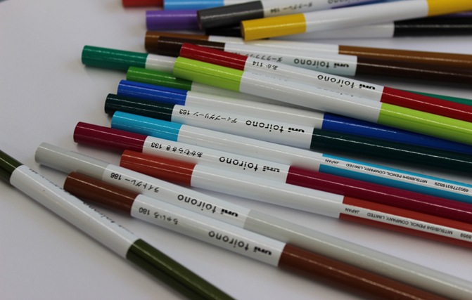 【軽い力で発色よく描ける】 三菱鉛筆 toirono トイロノ 24色セット TR24C 色鉛筆 【多様な色表現がしやすい】