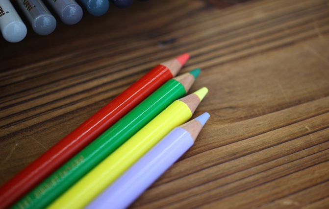 【お買得品】 三菱鉛筆 ユニカラー色鉛筆 72色セット 大人の塗り絵・コロリアージュ向け 数量限定