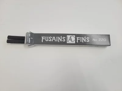 伊研　画用木炭　NO.220 ヤナギ炭　２本入り