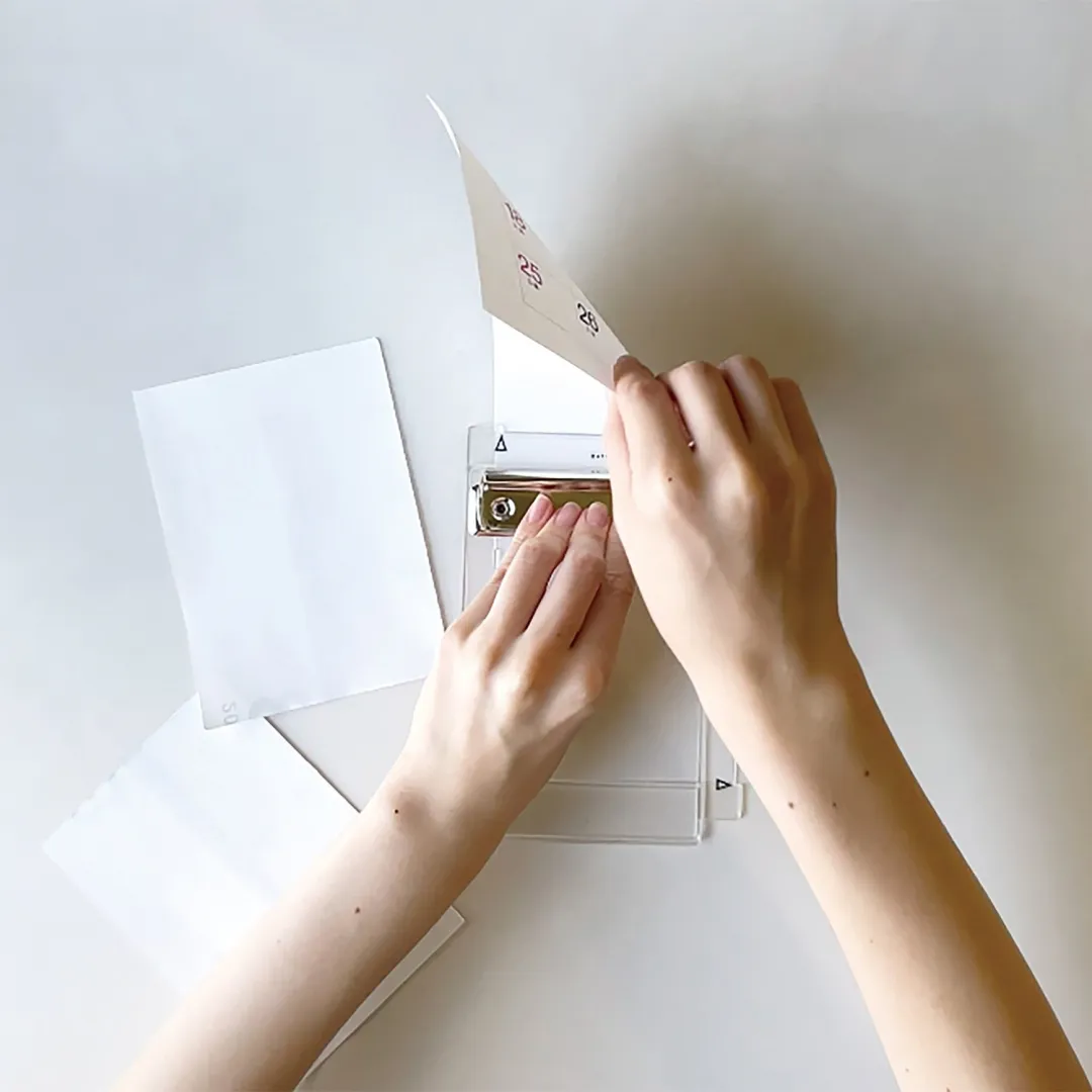 クツワ　ペーパーカッター　ヨンブンカッツ　4BunCuts　ブラック　VS028BK　クリア　VS028CL