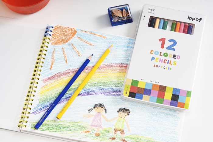 【上野文具オンラインストア限定】【先着1,000セット限定 ギフトジッパーケース付きセット】【金箔押し鉛筆名入れ無料】トンボ鉛筆　ippo!（イッポ）かきかたえんぴつ KB-KPA-01 + ソフトケース入色鉛筆 CY-KD0112C　卒園記念品　ギフト