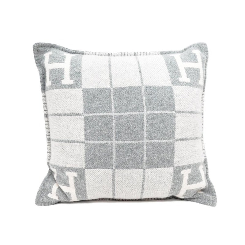 HERMES クッショングレー 24/12/17 新品未使用 名東】【HERMES】エルメス アヴァロンIII クッション グレー