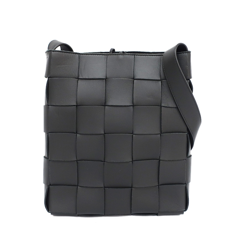 ��ŷ��ۡ�BOTTEGA VENETA�ۥܥåƥ������ͥ� �����å� ��å��󥸥㡼�Хå� ���������Хå� �֥�å� �쥶�� B09395155Q �� ��� ��ǥ���������š�