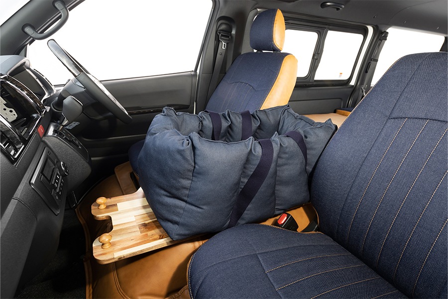 ハイエース200系 <br>センターフラットパネル(ヴァンツアラー）