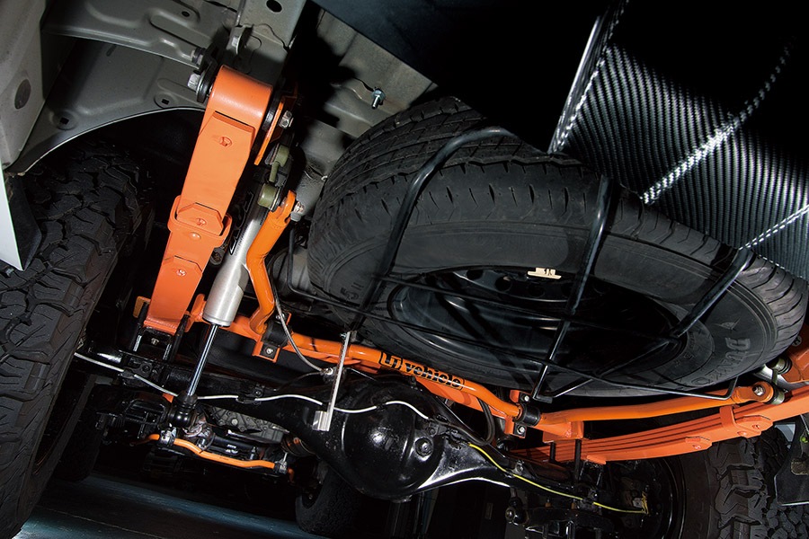 ハイエース 200系 TREK ACE (トレックエース) <br>3インチ/6インチアップ用 FOXダンパー