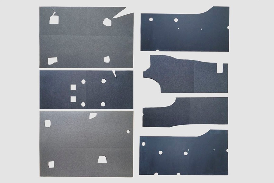 キャラバン<br>フェリソニ防音材 フロントシート下<br>（エンジンルーム）