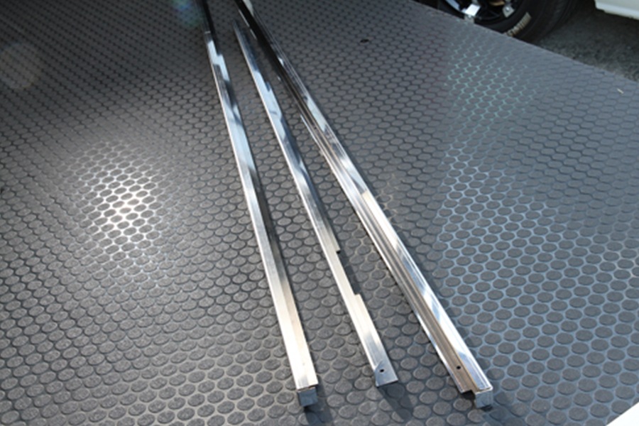 ハイエース スライドフロア専用オプションサイドカバー<br> 【スーパーロングバンDX用】