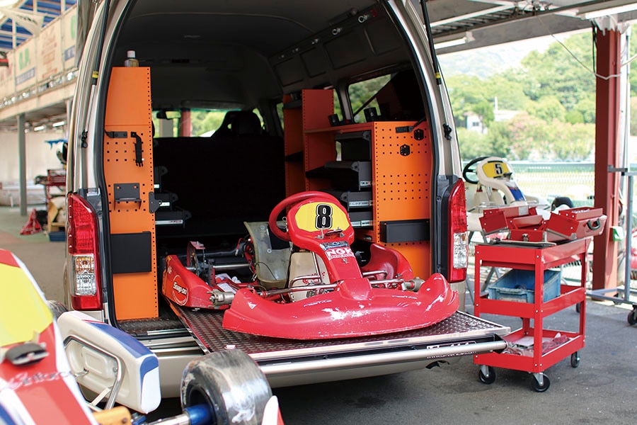 記念日 ハイエース スライドフロア レール ワンオフ スタイリッシュ