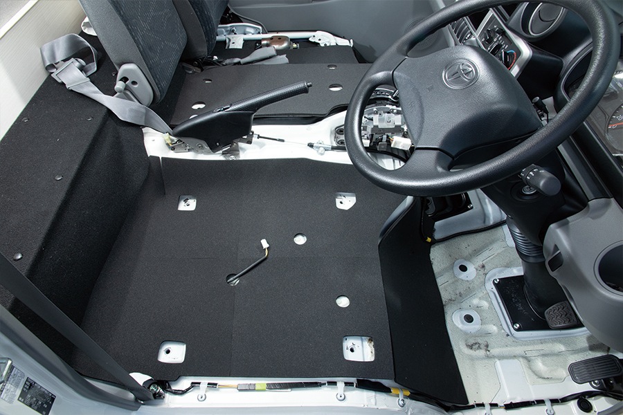 カムロード<br>フェリソニ防音材 フロントシート下（エンジンルーム）<br>標準／ワイド共通