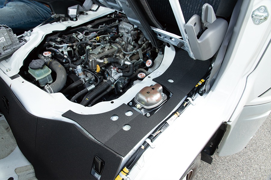 カムロード<br>フェリソニ防音材 フロントシート下（エンジンルーム）<br>標準／ワイド共通