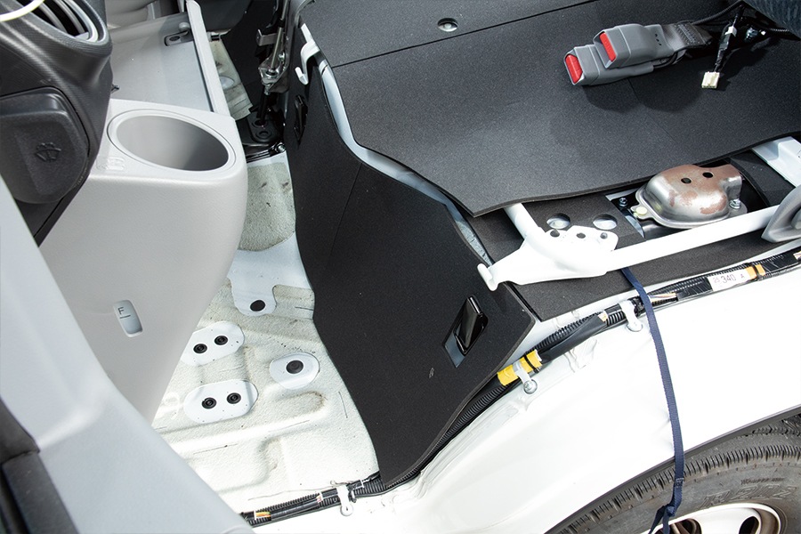 カムロード<br>フェリソニ防音材 フロントシート下（エンジンルーム）<br>標準／ワイド共通