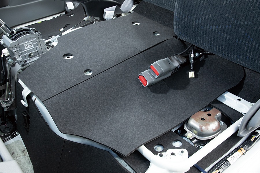 カムロード<br>フェリソニ防音材 フロントシート下（エンジンルーム）<br>標準／ワイド共通