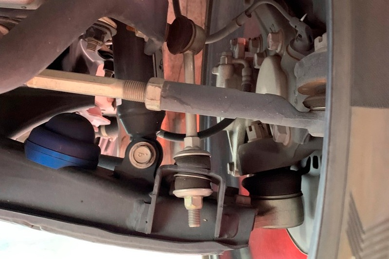 ハイエース 200系<br>2WDローダウン車用<br>アジャスタブルスタビライザーリンク