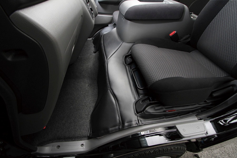 NV350 キャラバン プレミアムGX用<br>エンジンルームカバー  フロント