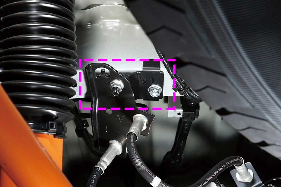 ハイエース 200系 VSC装着車専用<br>ブレーキホース移動ブラケット