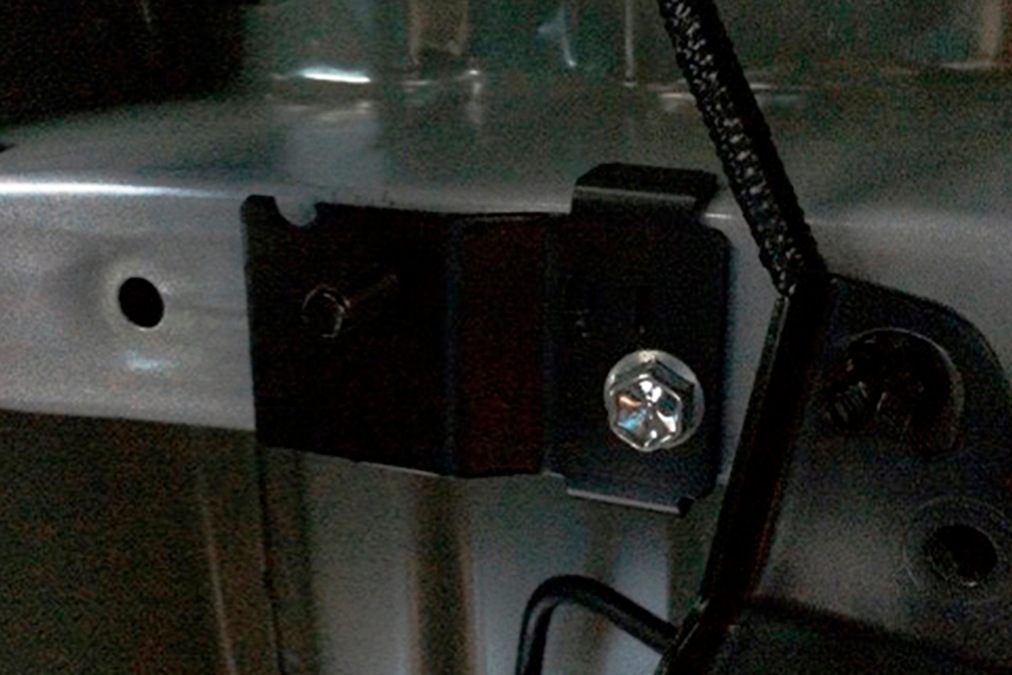 ハイエース 200系 VSC装着車専用<br>ブレーキホース移動ブラケット