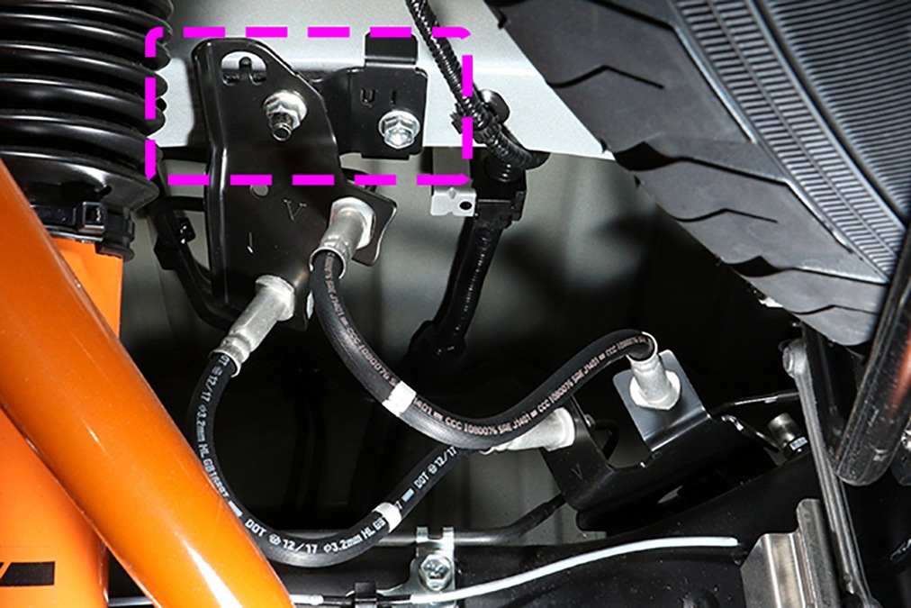 ハイエース 200系 VSC装着車専用<br>ブレーキホース移動ブラケット