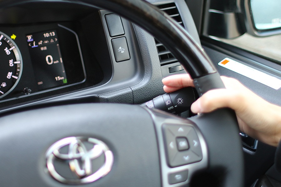 ハイエース200系<br>ワンタッチウインカー＆サンキューハザード・ユニット<br>4型以降～現行