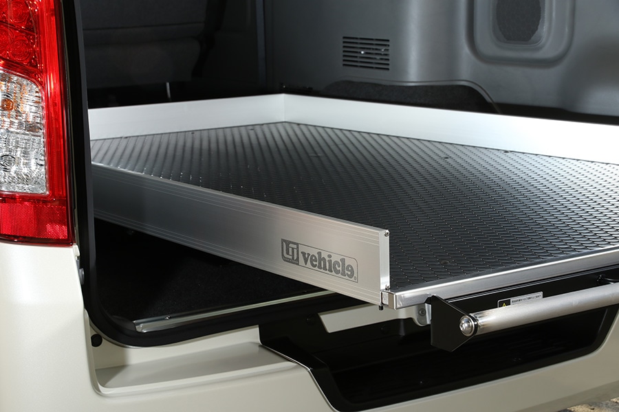 キャラバン<br>スライドフロア