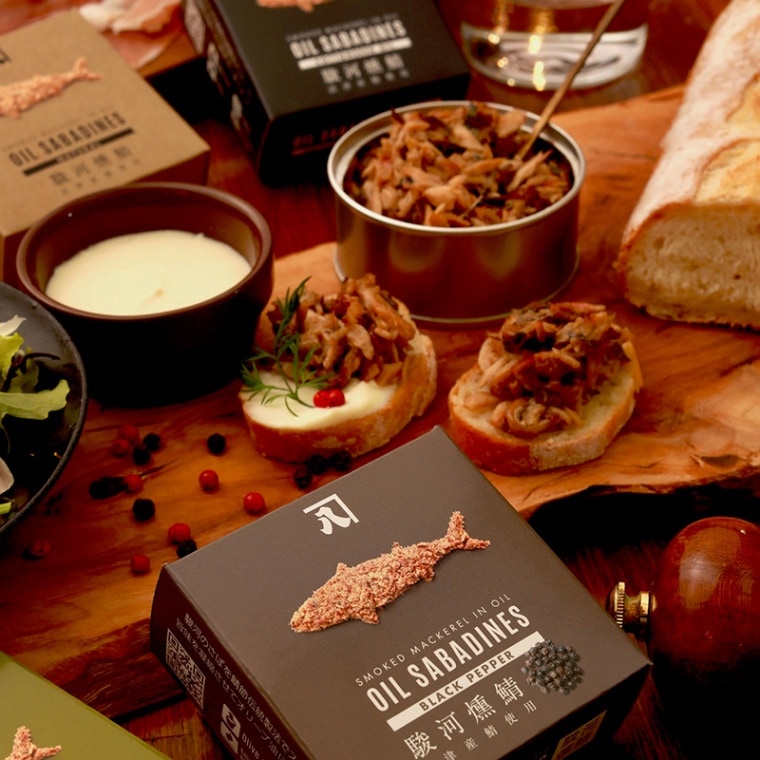 冬ギフト お歳暮 プチギフト 御祝い ◎ ふじのくに新商品最高金賞受賞 ◎溢れ出すサバのうま味♪オイルサバディン 90g×4缶セット 【かねはち】