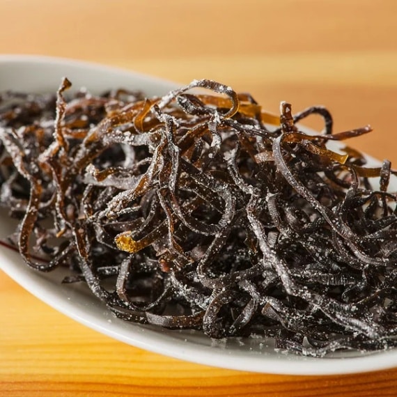 絶景の地で生まれる「幻の塩」 ”千年井田塩” でつくった 塩昆布35g  【9800円以上送料無料対象（常温）】 【伊豆・村の駅】