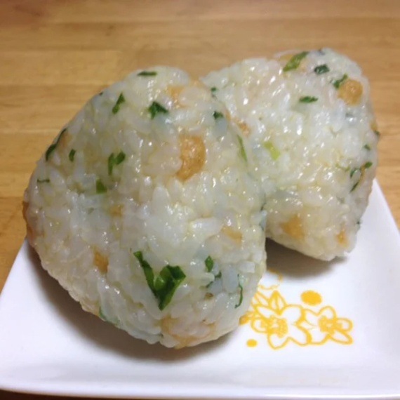 どんな料理にもさっとひと振り！駿河湾由比港 おらっち村の 桜えび あげ玉105g 【9800円以上送料無料対象（常温）】【伊豆・村の駅】