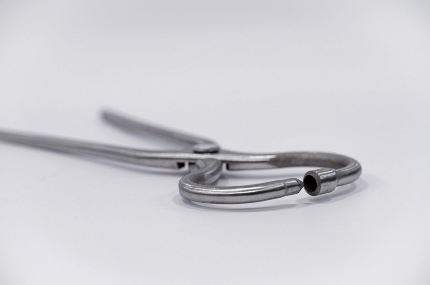 牛用 鼻かん穿孔器