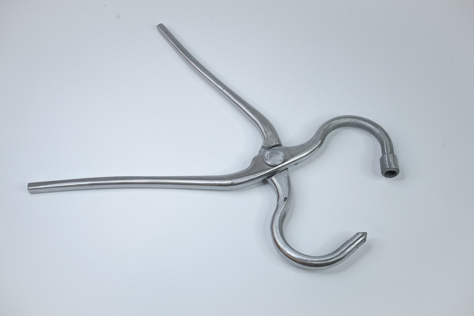 牛用 鼻かん穿孔器