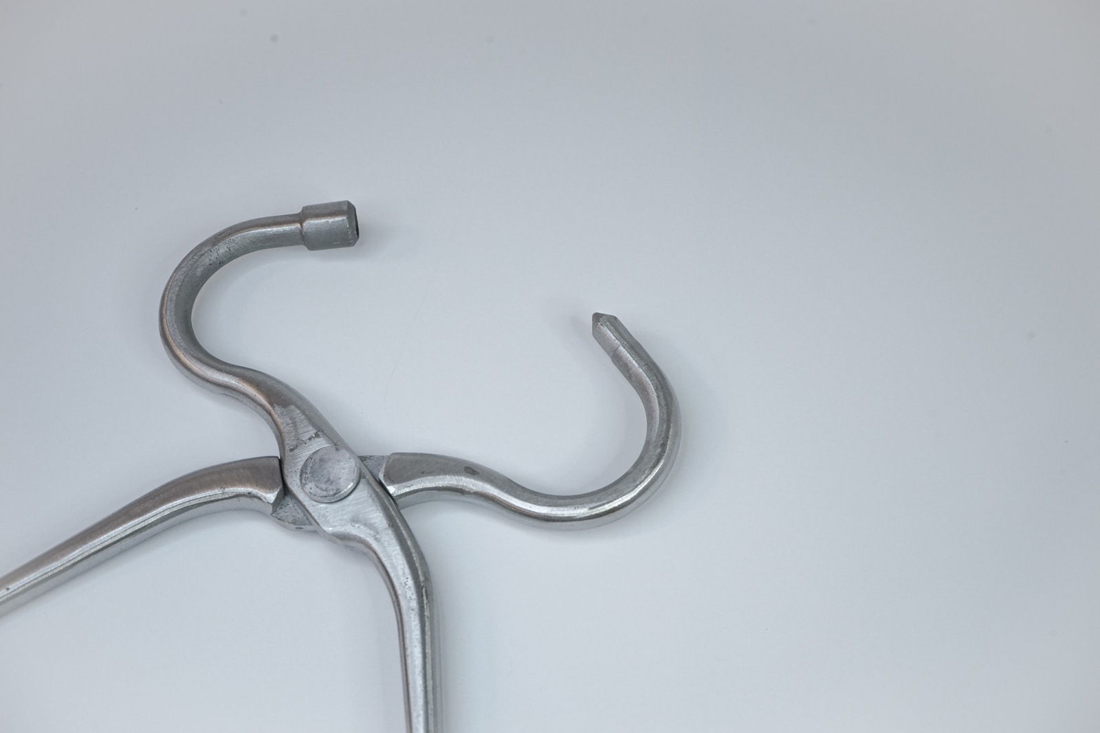 牛用 鼻かん穿孔器