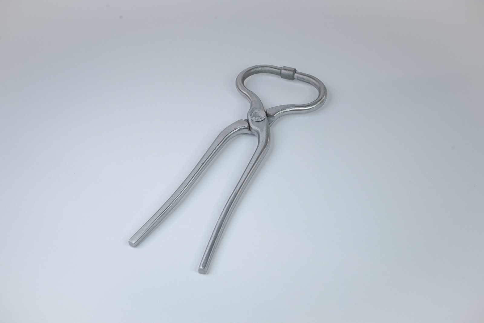 牛用 鼻かん穿孔器