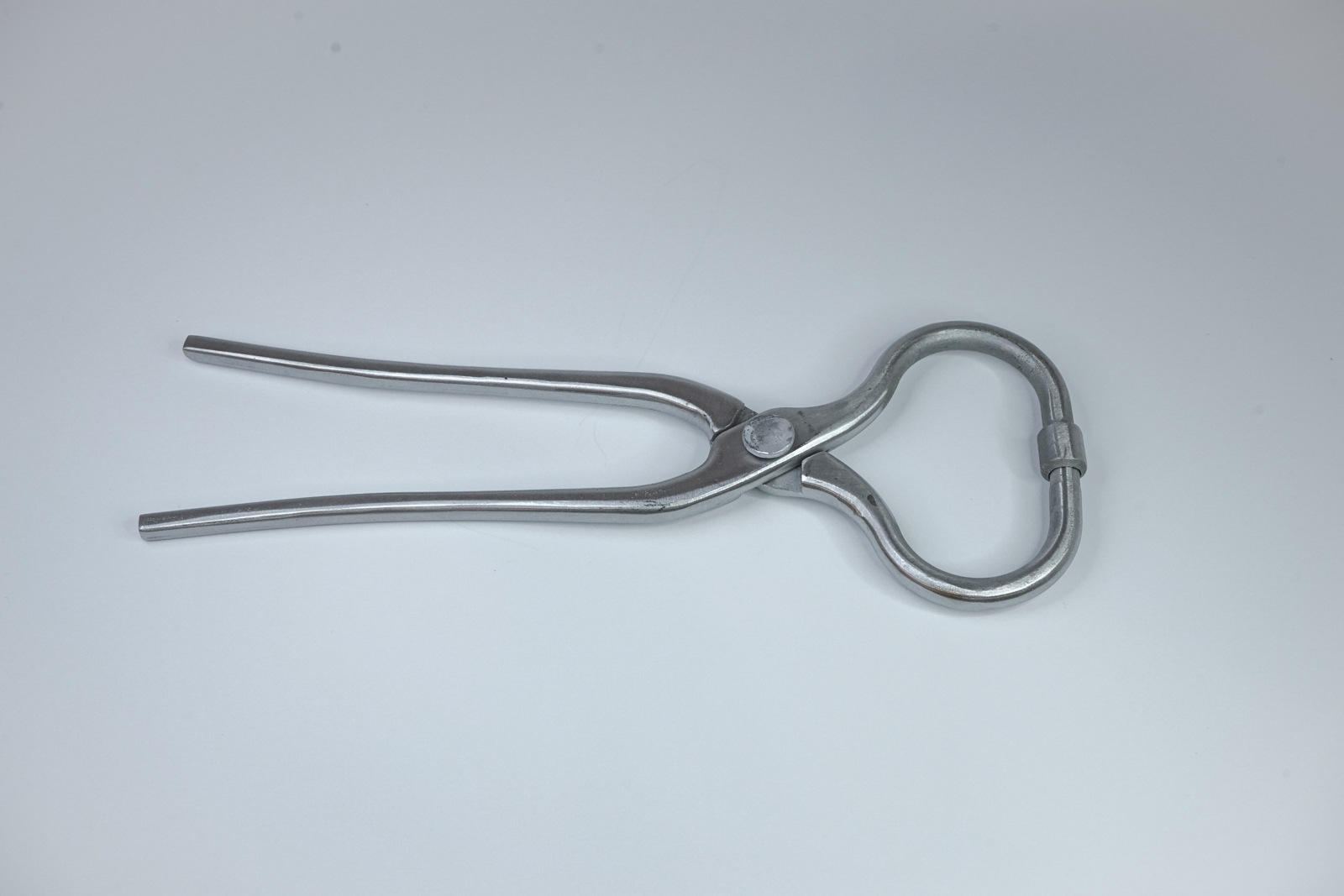 牛用 鼻かん穿孔器