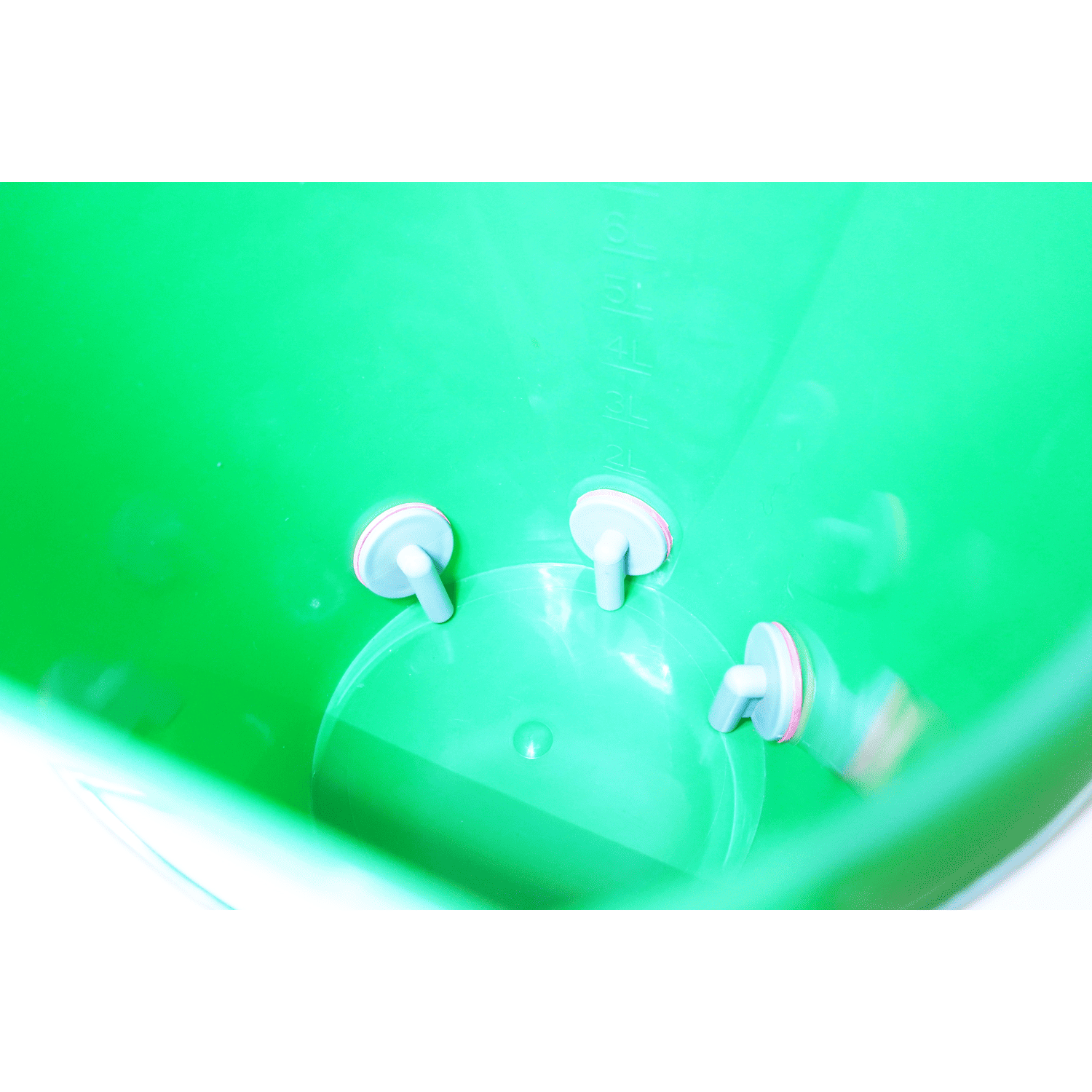 取っ手付き哺乳バケツ ８L（3つ穴）【３個セット】