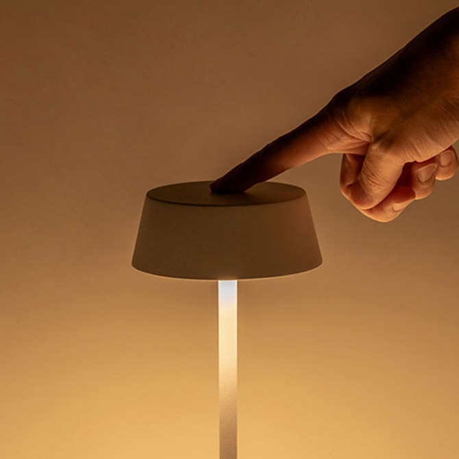BRID �֥�å� Olika �����ɥ쥹 LED�ơ��֥�饤��