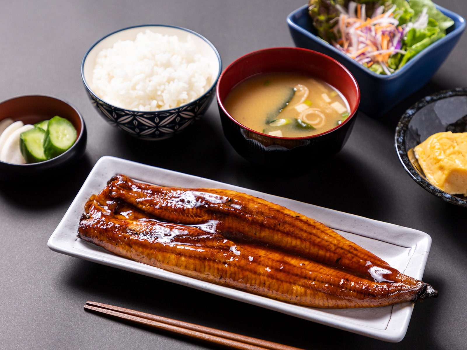 ウナギの蒲焼き Amazon.co.jp: うなぎ蒲焼 20串(120g)中国産【温めるだけの簡単