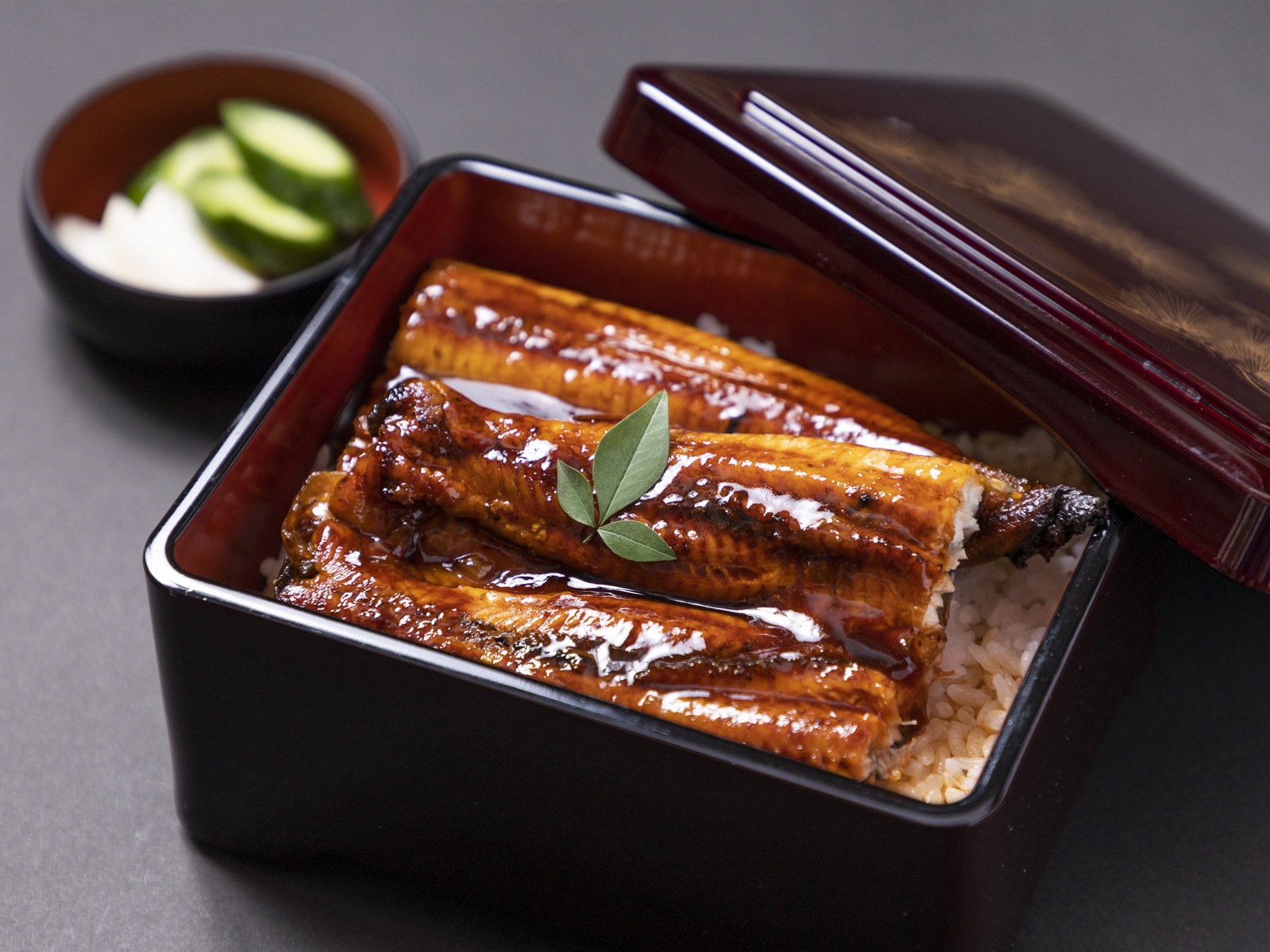 うなぎ蒲焼の業務用仕入れ・卸売 | ISO認証工場直送 | 株式会社ウナソカゴ