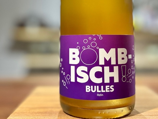 ボンビッシュ・ブル・リズリン 2022（Bombisch bulles Rizlin 2022）白微発泡